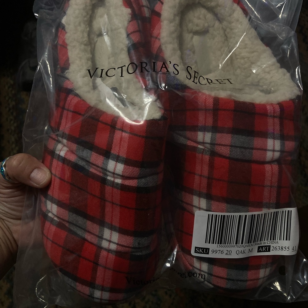 Victoria's Secret women’s Plaid Slippers - Red and White
